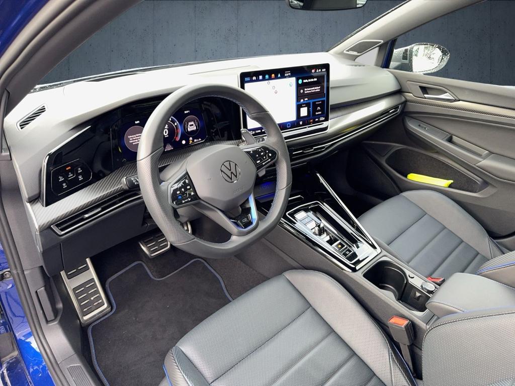 Volkswagen Golf 2024 г. Синий, пробег 4290 км