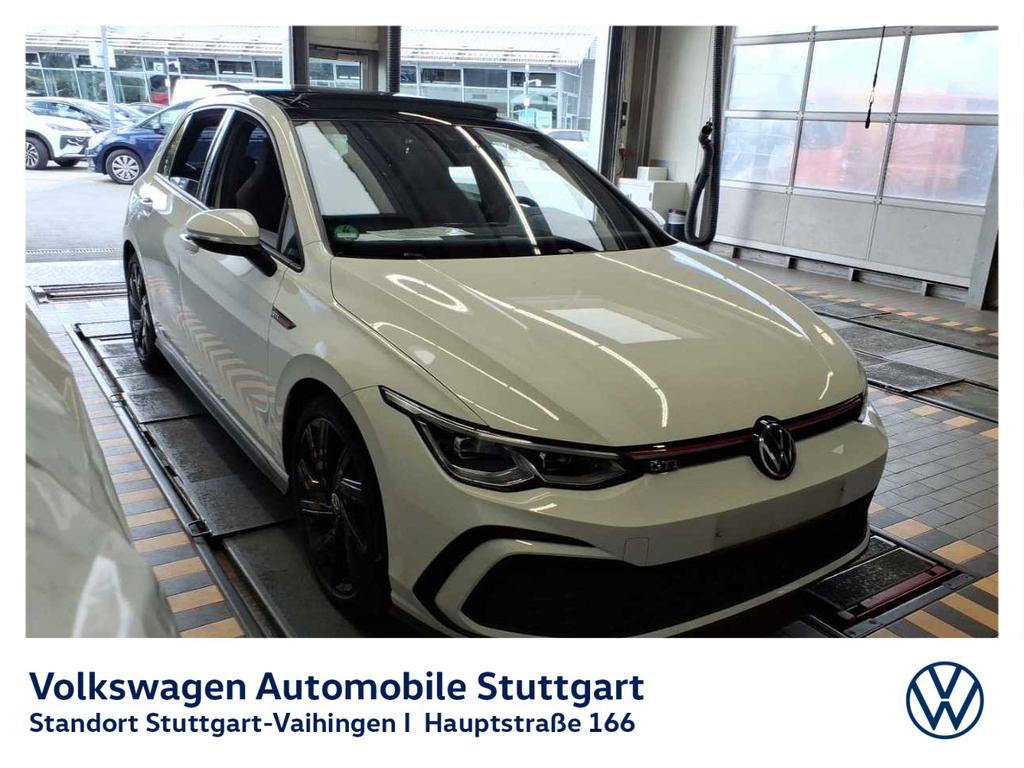 Volkswagen Golf 2023 г. Белый, пробег 40668 км