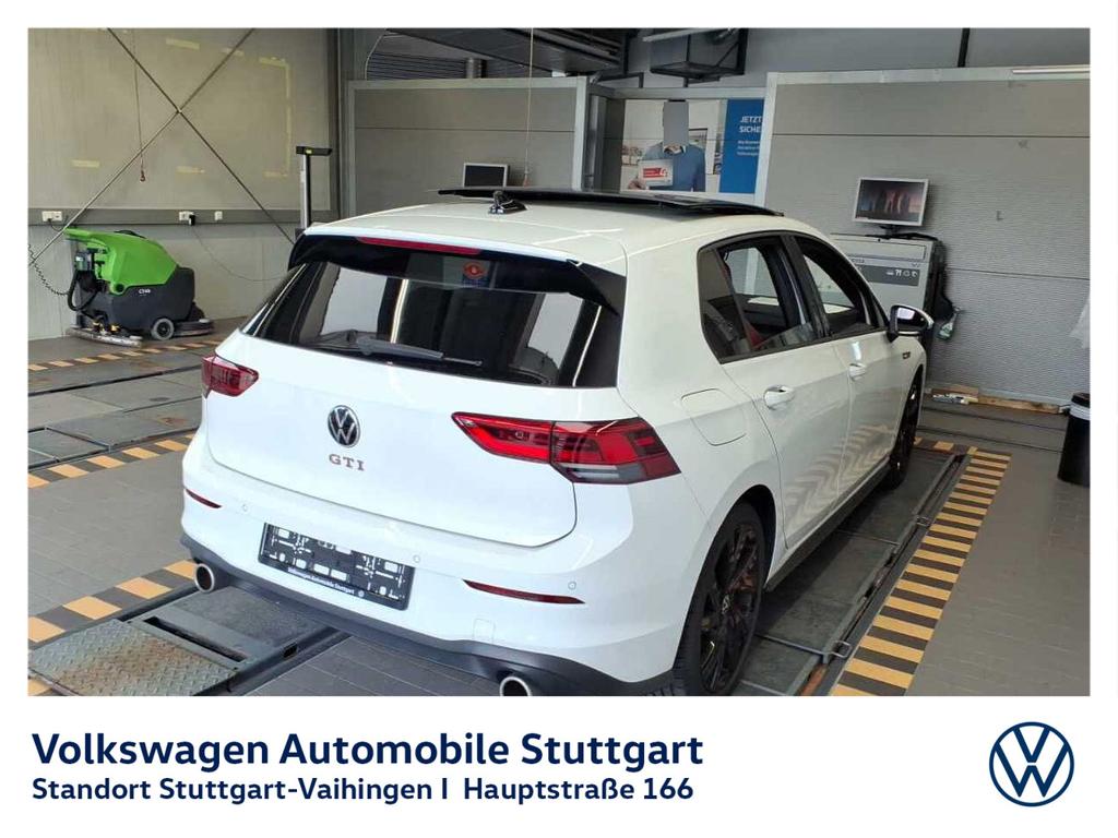 Volkswagen Golf 2023 г. Белый, пробег 40668 км