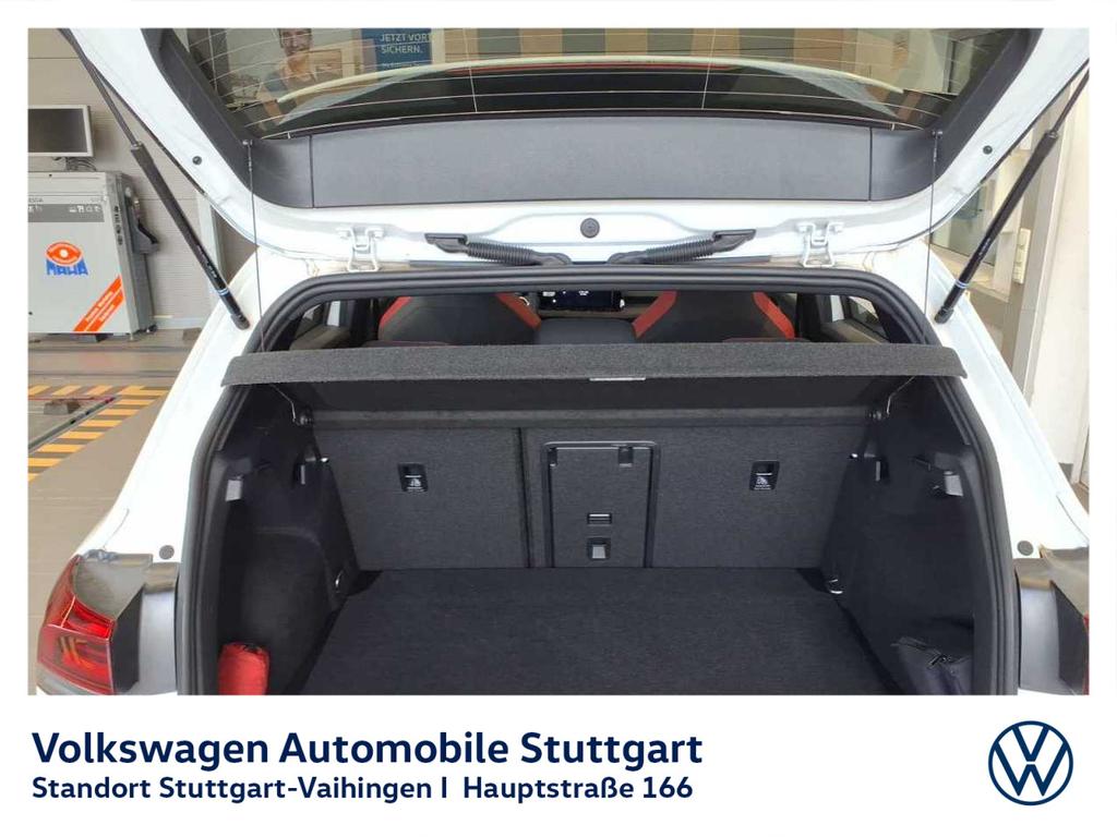 Volkswagen Golf 2023 г. Белый, пробег 40668 км