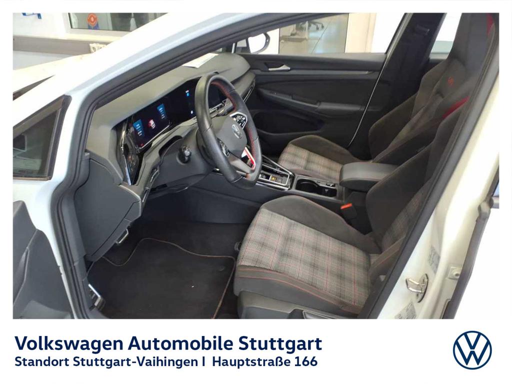 Volkswagen Golf 2023 г. Белый, пробег 40668 км