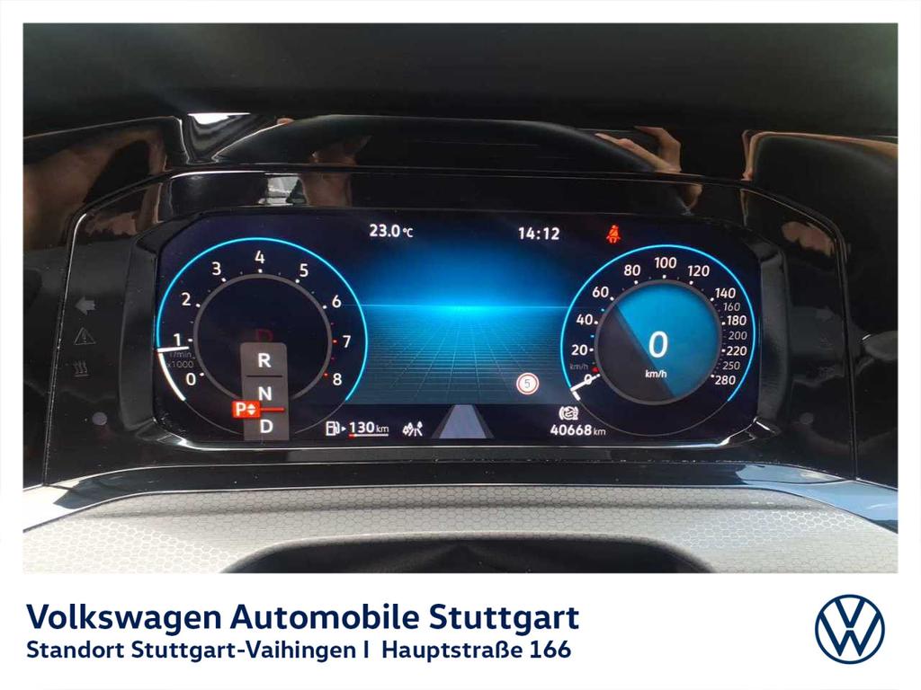 Volkswagen Golf 2023 г. Белый, пробег 40668 км