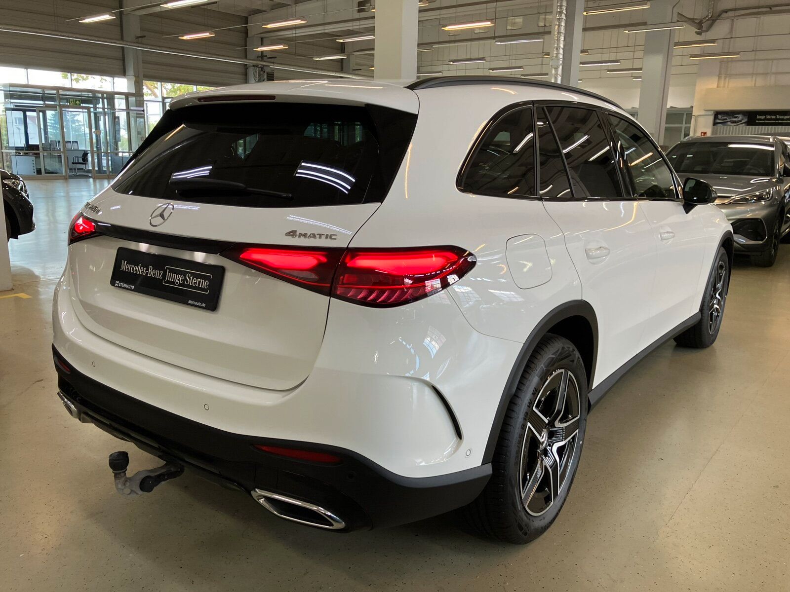Mercedes-Benz GLC 220 2025 г. Белый, пробег 15326 км