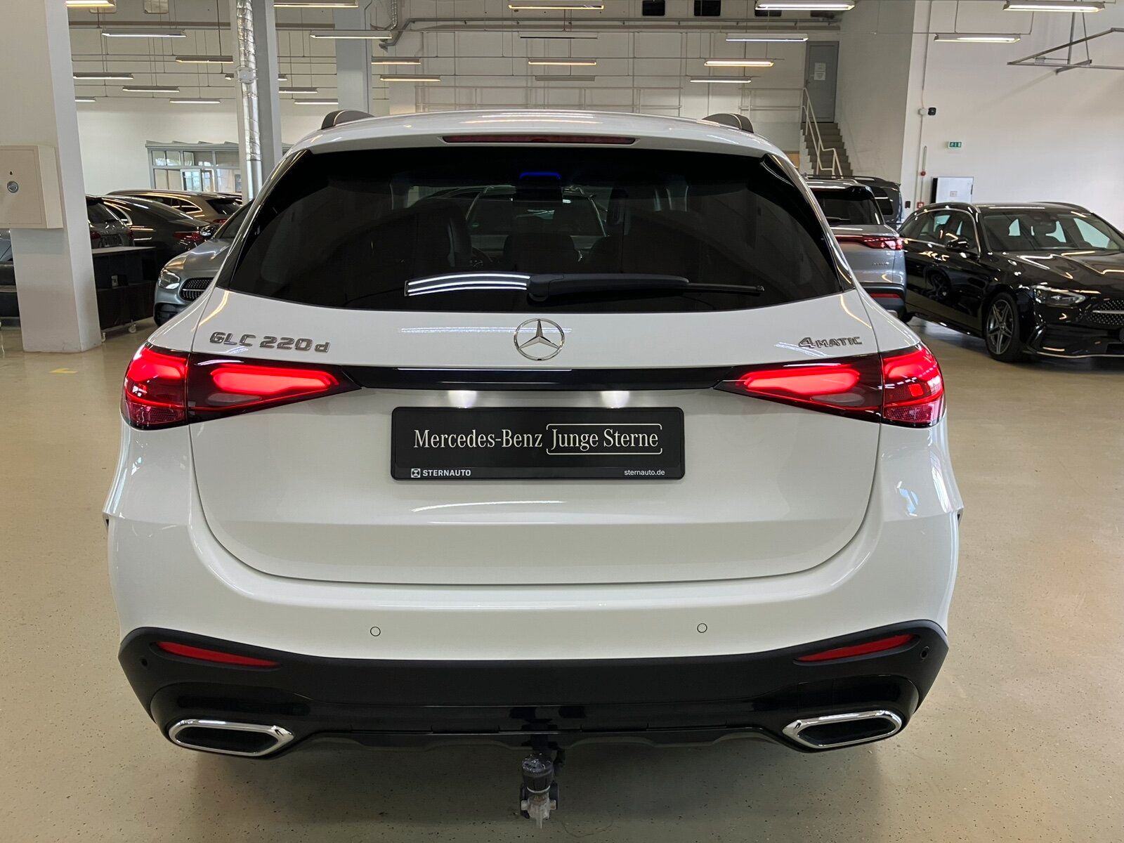 Mercedes-Benz GLC 220 2025 г. Белый, пробег 15326 км