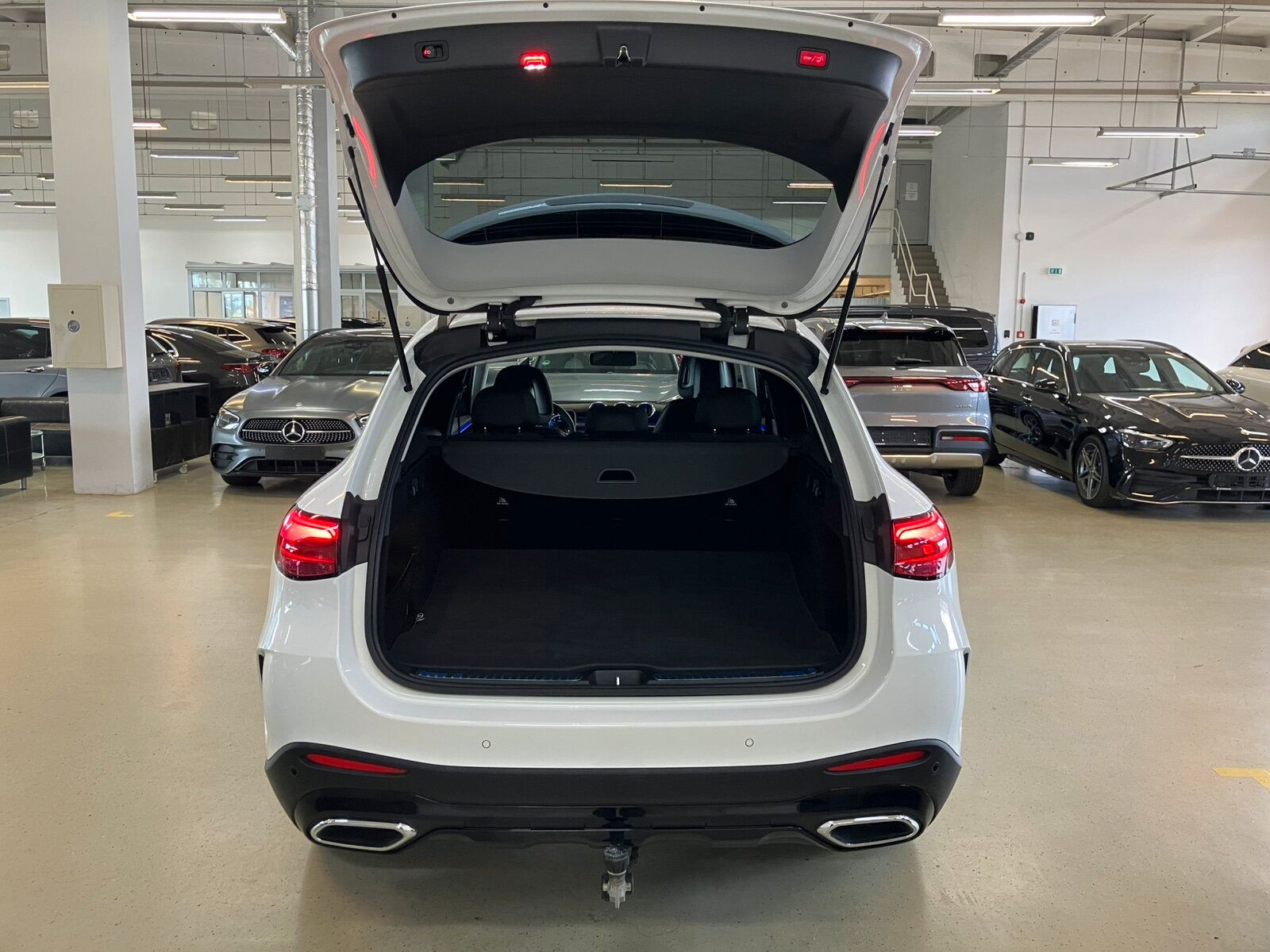 Mercedes-Benz GLC 220 2025 г. Белый, пробег 15326 км