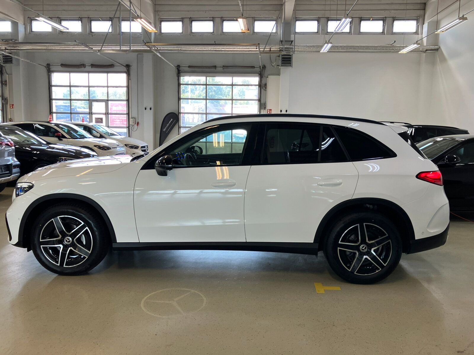 Mercedes-Benz GLC 220 2025 г. Белый, пробег 15326 км