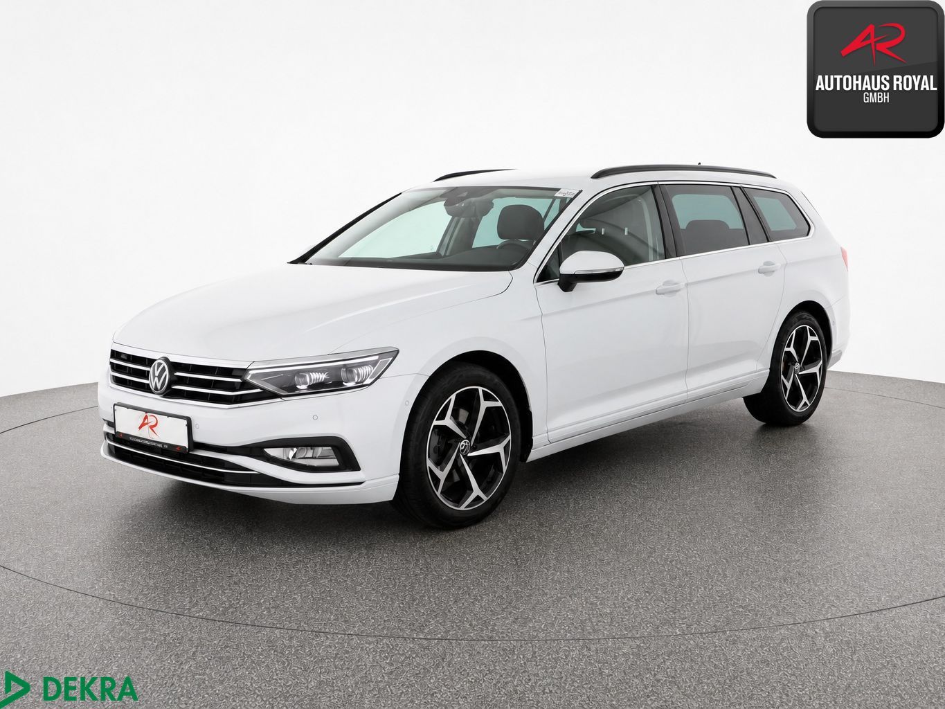 Volkswagen Passat 2023 г. Белый, пробег 50000 км