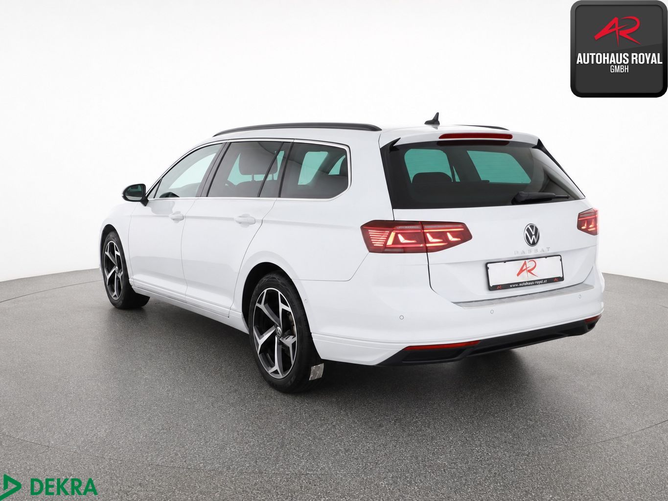 Volkswagen Passat 2023 г. Белый, пробег 50000 км