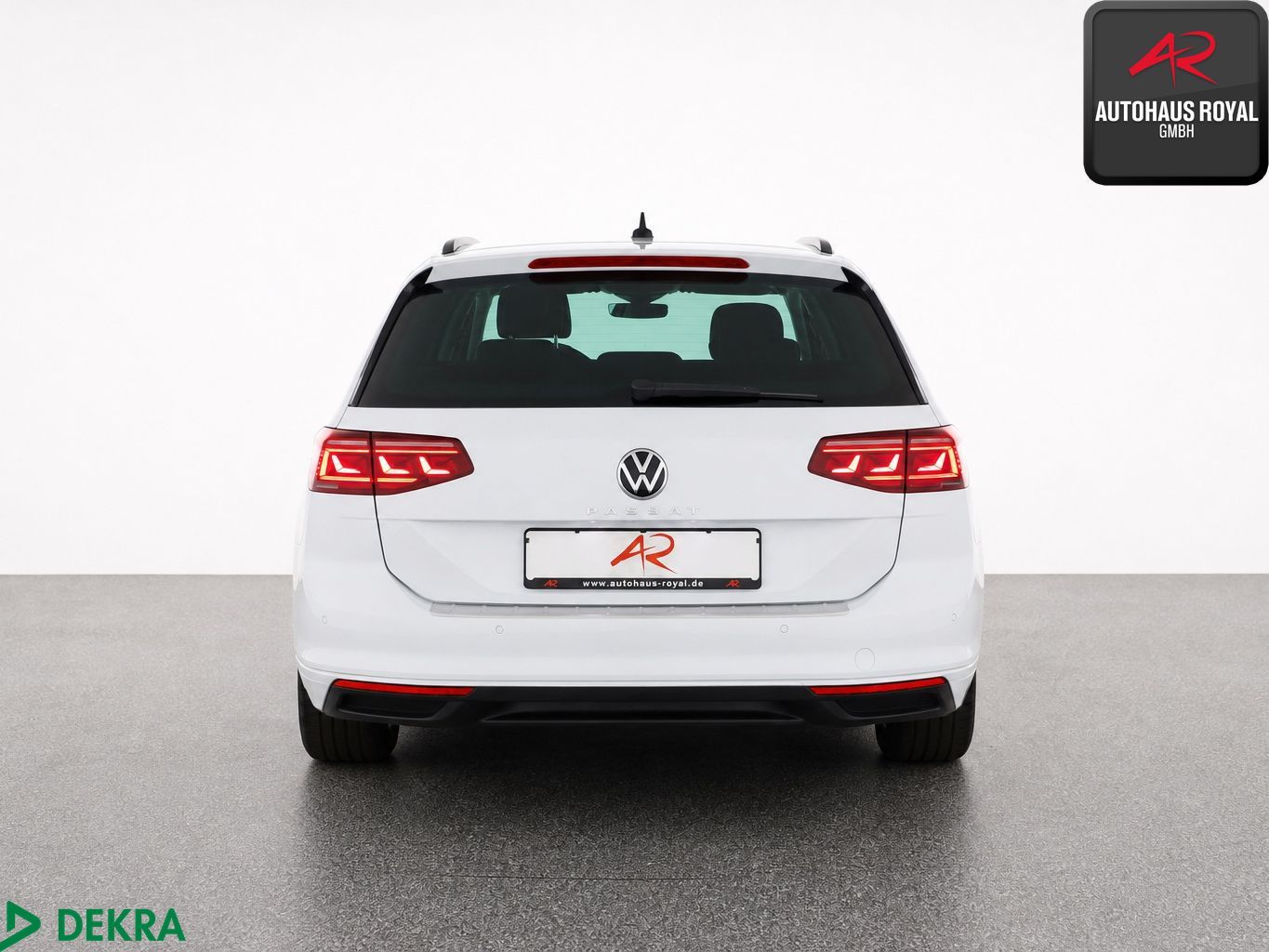Volkswagen Passat 2023 г. Белый, пробег 50000 км