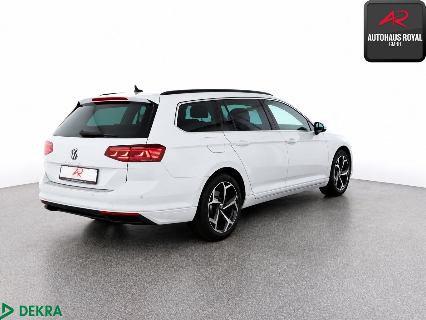 Volkswagen Passat 2023 г. Белый, пробег 50000 км