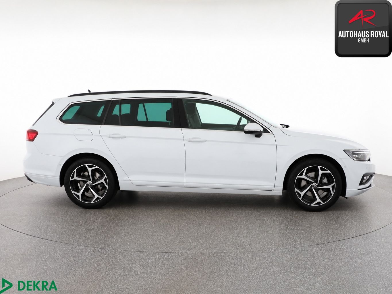 Volkswagen Passat 2023 г. Белый, пробег 50000 км