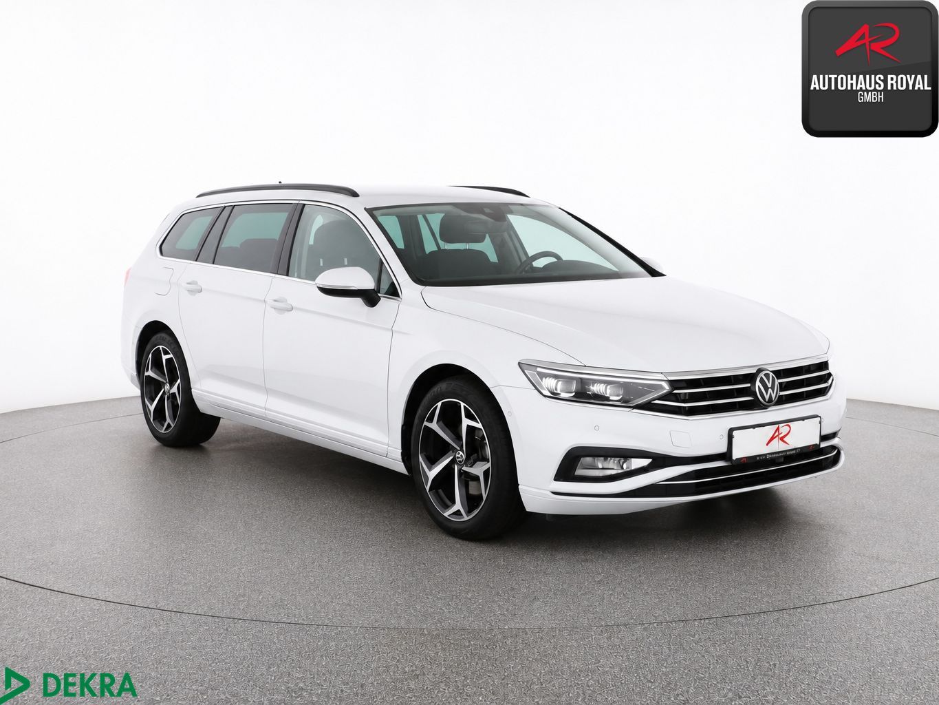 Volkswagen Passat 2023 г. Белый, пробег 50000 км