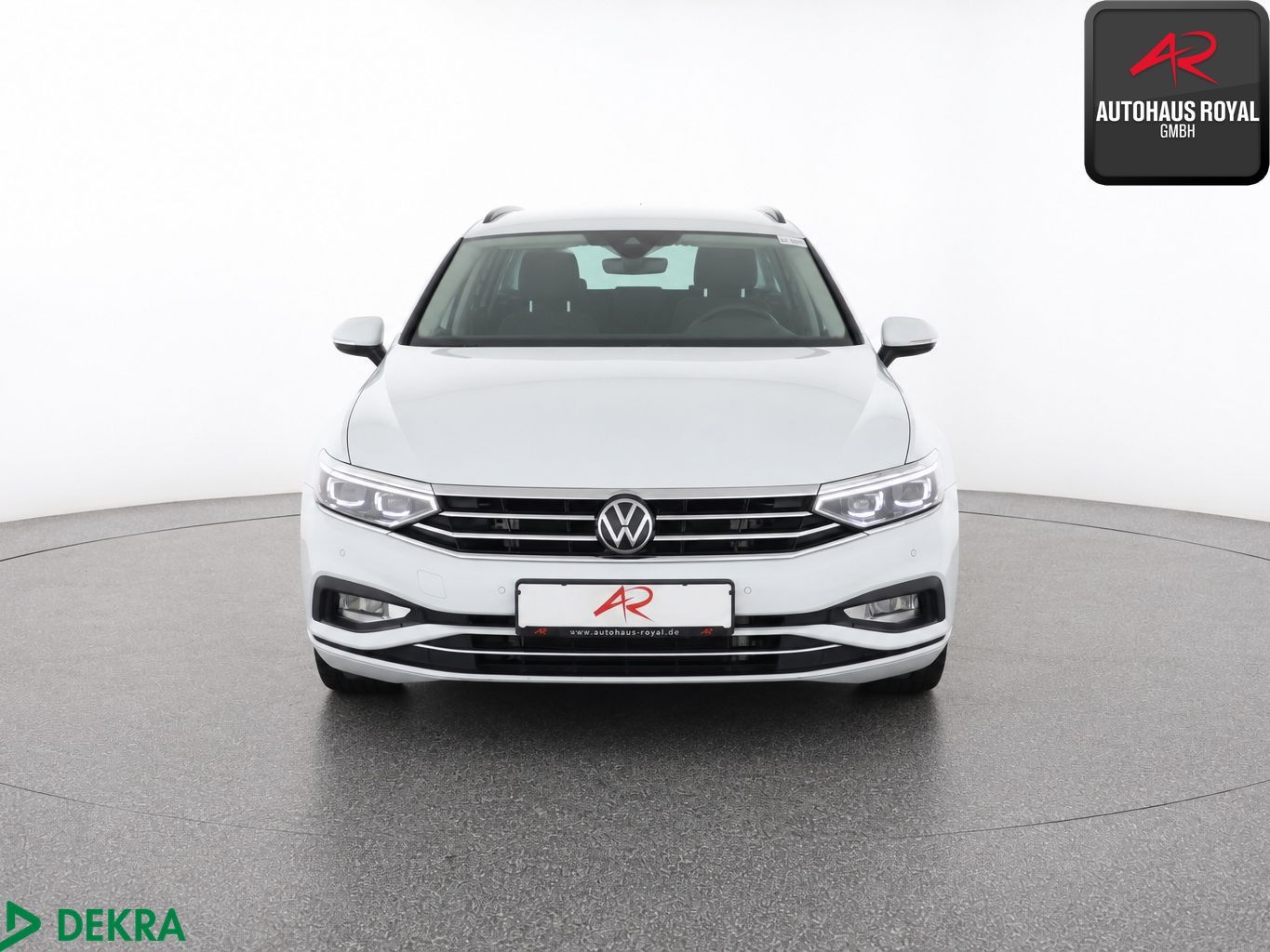 Volkswagen Passat 2023 г. Белый, пробег 50000 км