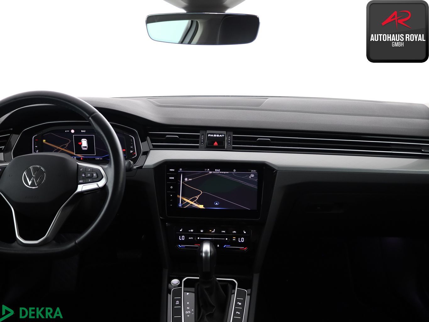 Volkswagen Passat 2023 г. Белый, пробег 50000 км
