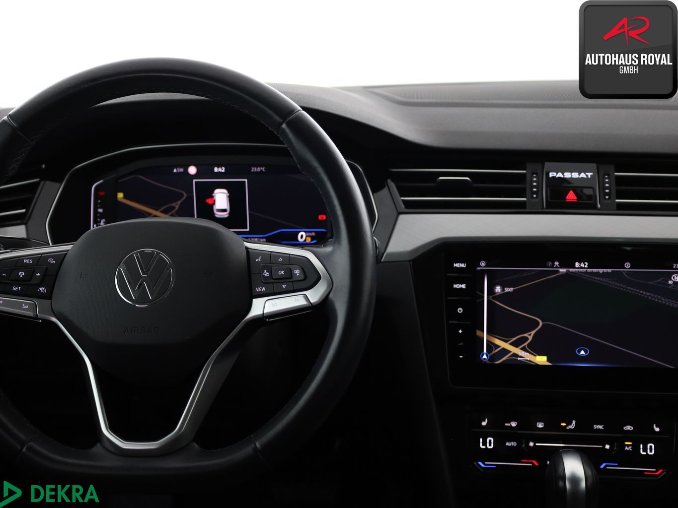 Volkswagen Passat 2023 г. Белый, пробег 50000 км