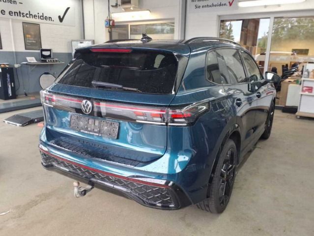 Volkswagen Tiguan 2024 г. Синий, пробег 32548 км