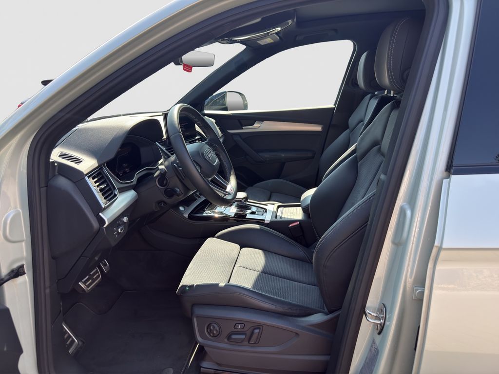 Audi Q5 2023 г. Серебристый, пробег 49800 км