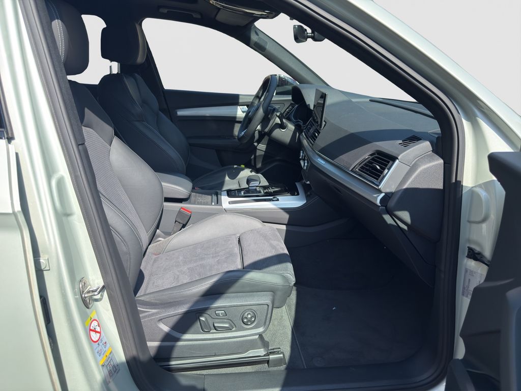 Audi Q5 2023 г. Серебристый, пробег 49800 км