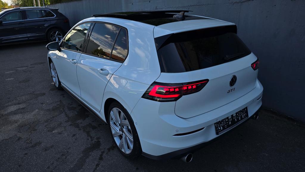 Volkswagen Golf 2024 г. Белый, пробег 41633 км