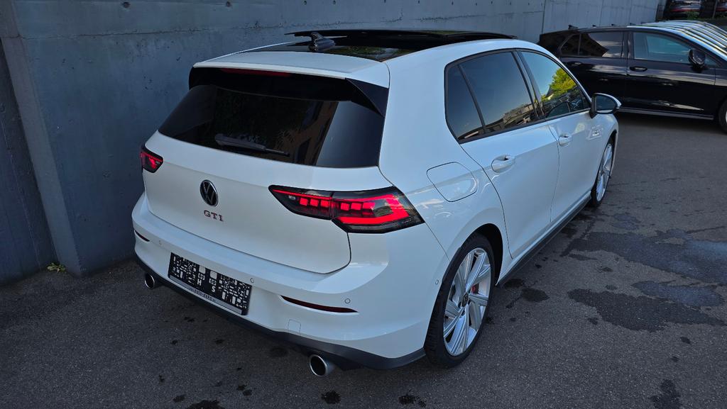 Volkswagen Golf 2024 г. Белый, пробег 41633 км