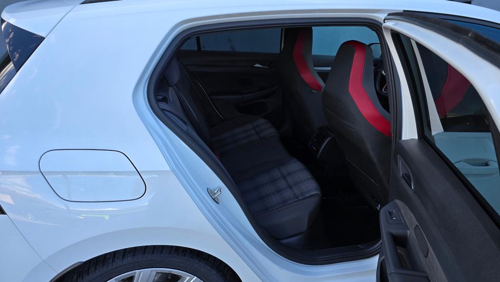 Volkswagen Golf 2024 г. Белый, пробег 41633 км