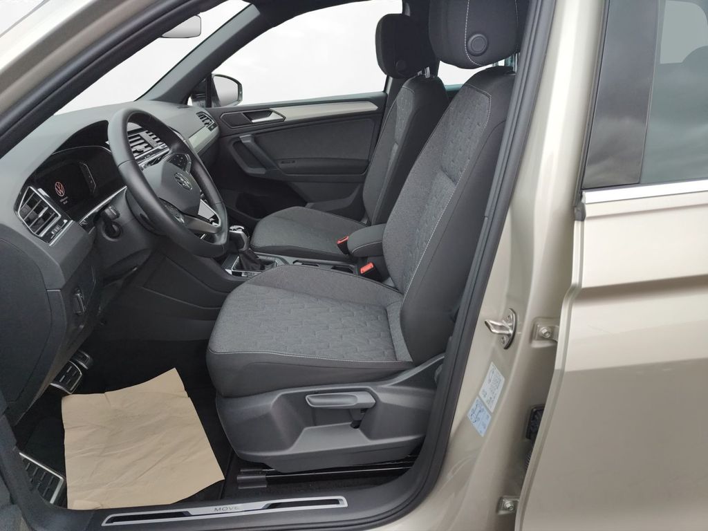 Volkswagen Tiguan 2024 г. Серебристый, пробег 35400 км