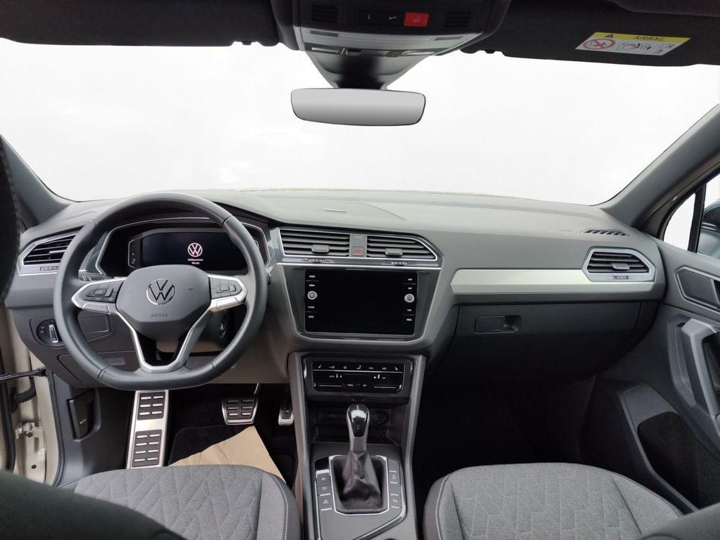 Volkswagen Tiguan 2024 г. Серебристый, пробег 35400 км
