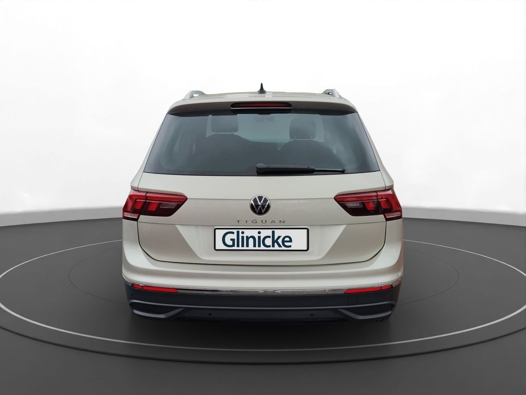 Volkswagen Tiguan 2024 г. Серебристый, пробег 35400 км