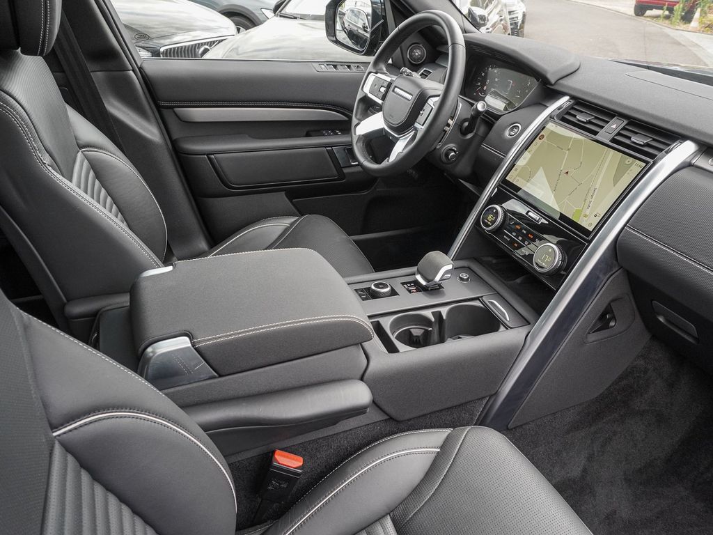 Land Rover Discovery 2024 г. Синий, пробег 28750 км