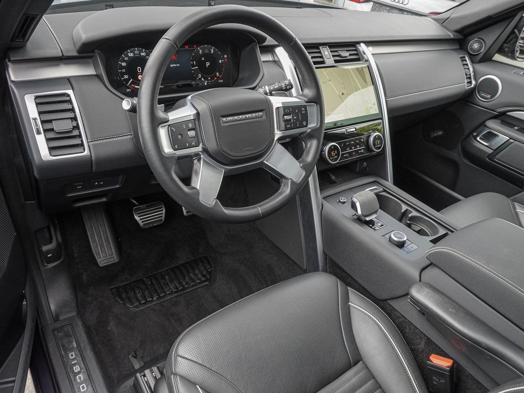 Land Rover Discovery 2024 г. Синий, пробег 28750 км
