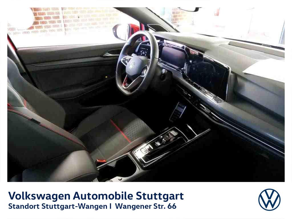 Volkswagen Golf 2023 г. Красный, пробег 31488 км