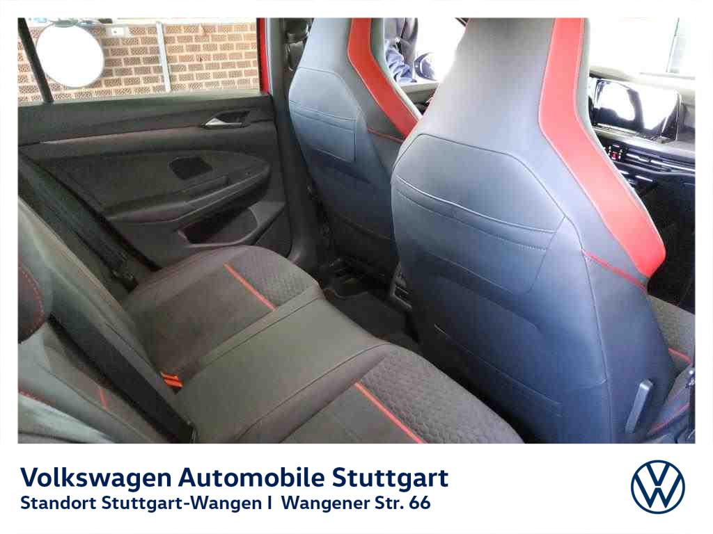 Volkswagen Golf 2023 г. Красный, пробег 31488 км
