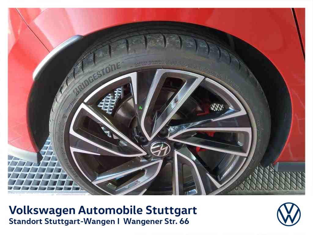 Volkswagen Golf 2023 г. Красный, пробег 31488 км
