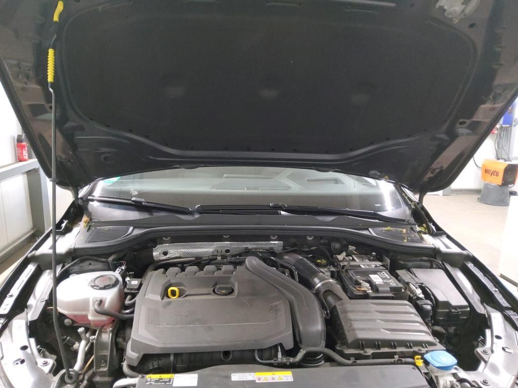 Volkswagen Golf 2023 г. Чёрный, пробег 57223 км