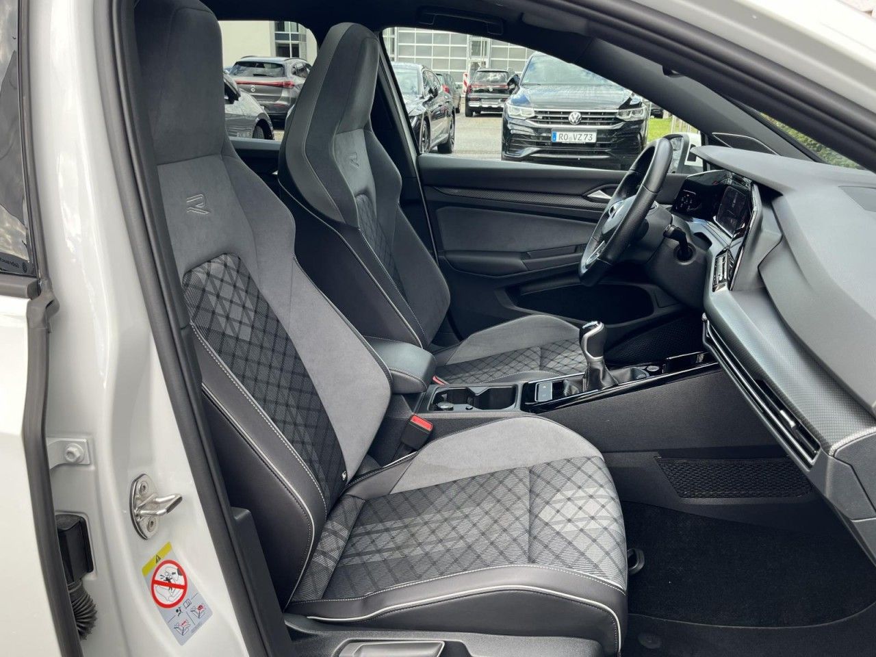 Volkswagen Golf 2022 г. Белый, пробег 38600 км