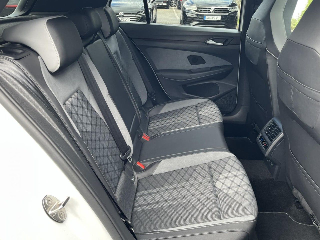 Volkswagen Golf 2022 г. Белый, пробег 38600 км