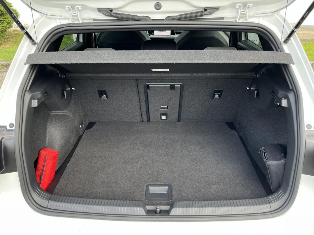 Volkswagen Golf 2022 г. Белый, пробег 38600 км