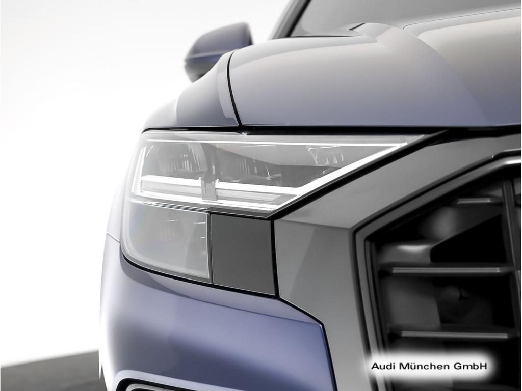 Audi Q8 2022 г. Синий, пробег 53809 км