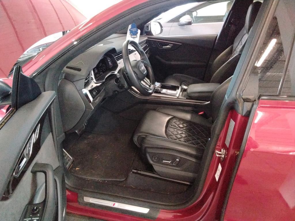 Audi SQ8 2021 г. Красный, пробег 44113 км