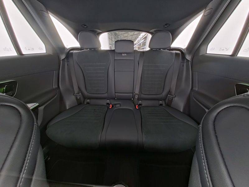 Mercedes-Benz GLC 200 2025 г. Чёрный, пробег 15670 км