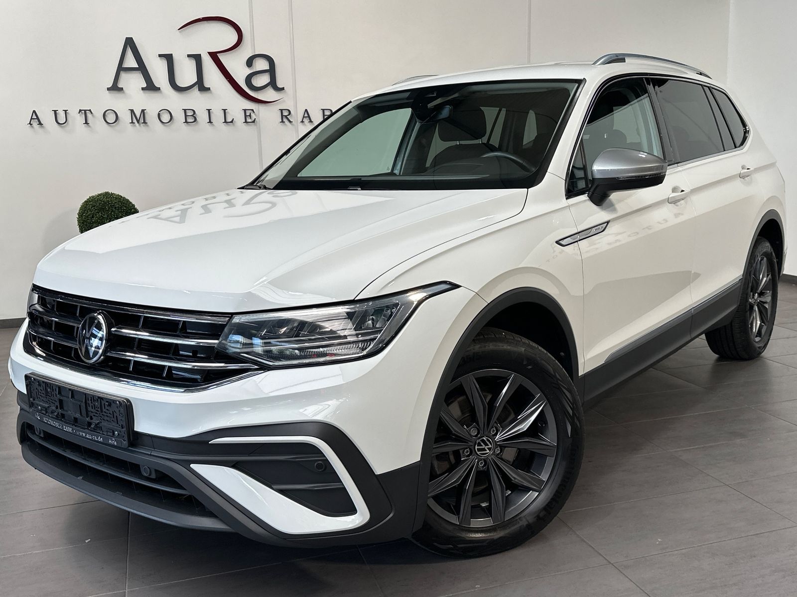 Volkswagen TIGUAN ALLSPACE 2022 г. Белый, пробег 42750 км