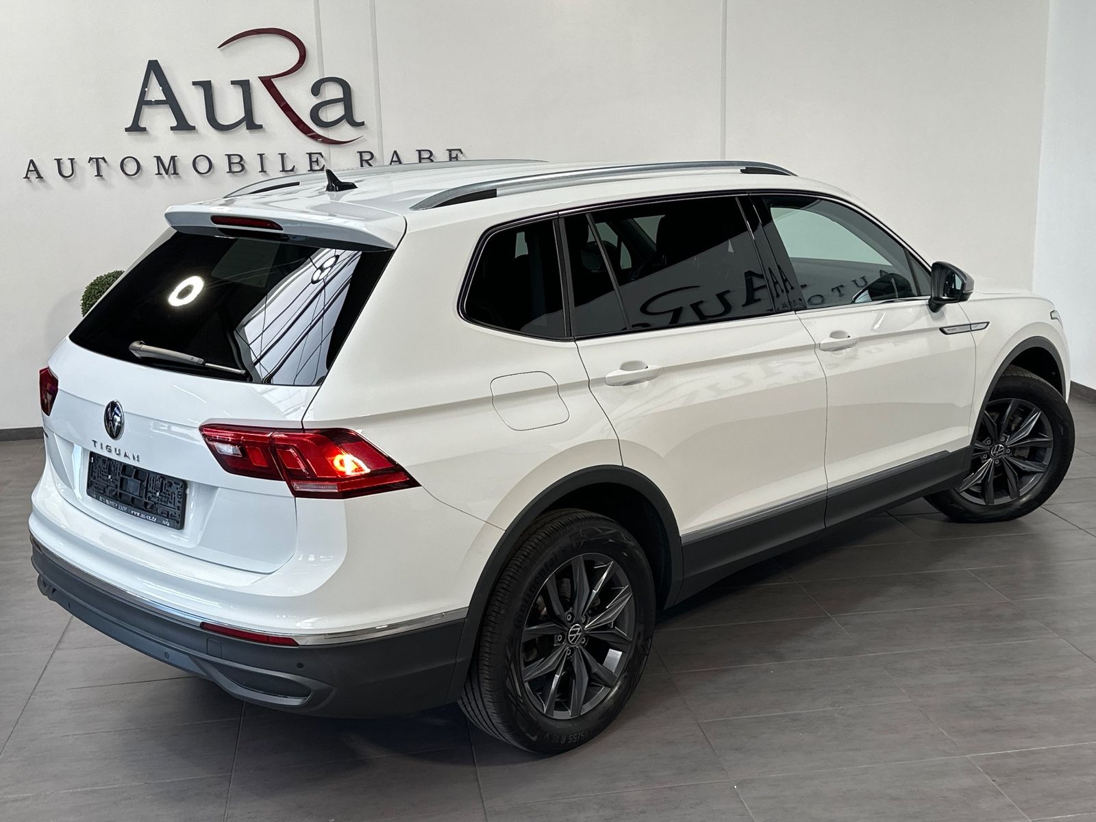 Volkswagen TIGUAN ALLSPACE 2022 г. Белый, пробег 42750 км