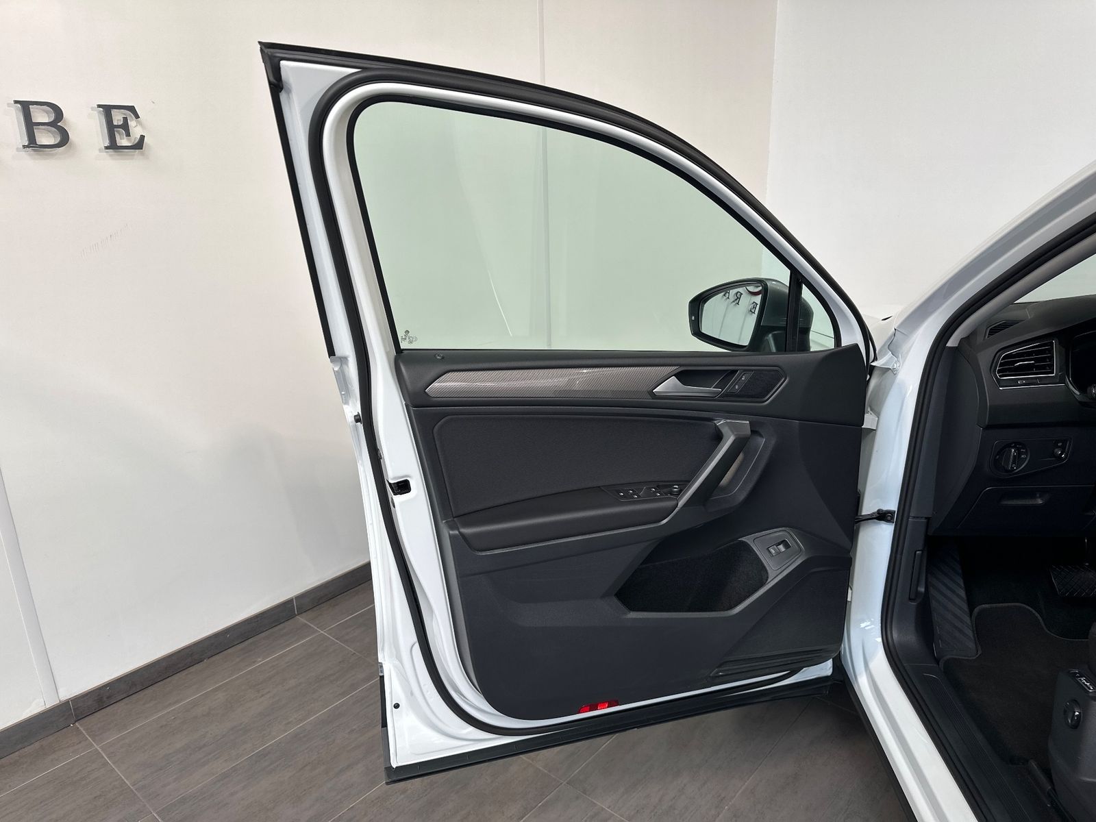Volkswagen TIGUAN ALLSPACE 2022 г. Белый, пробег 42750 км