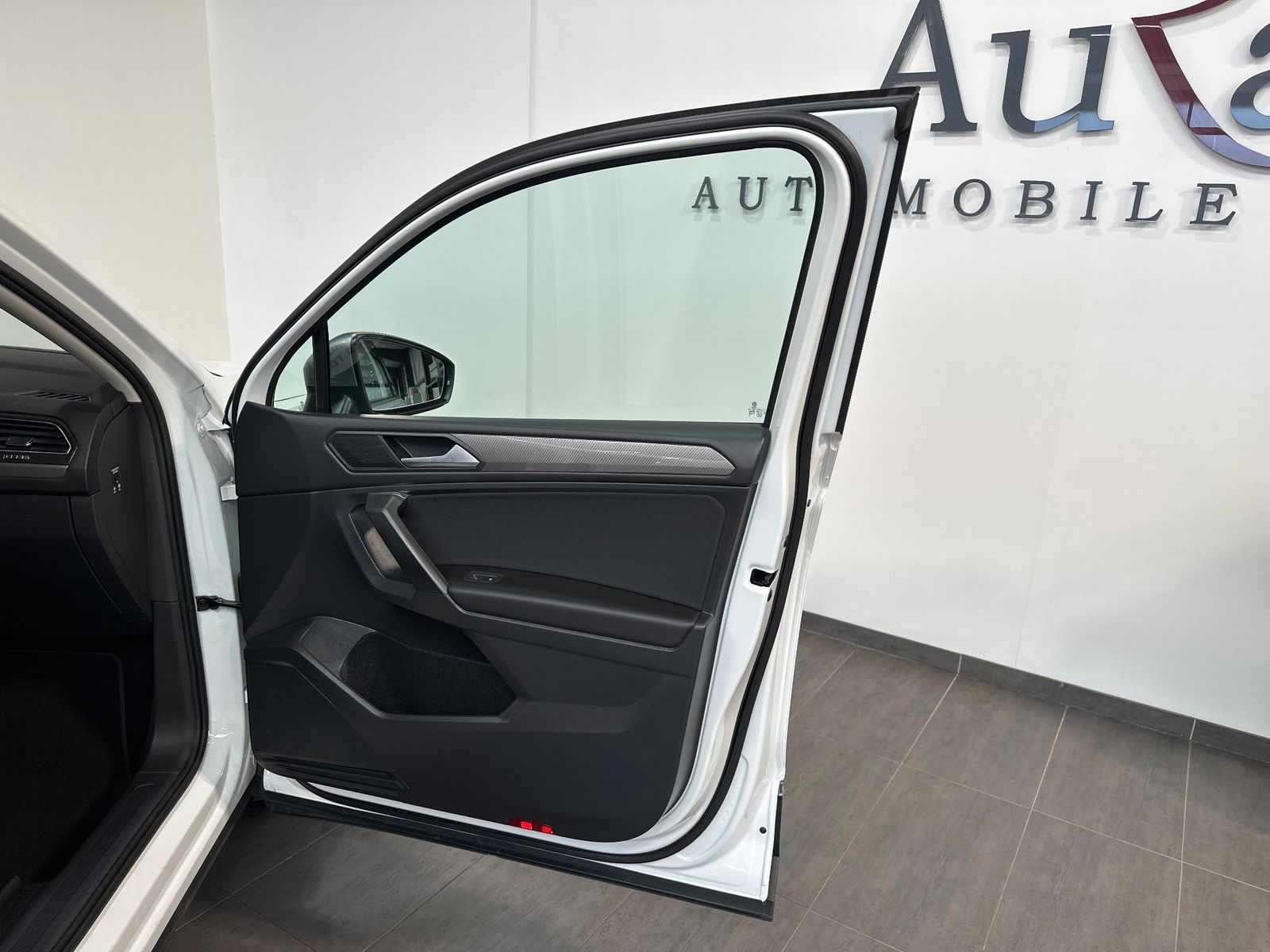 Volkswagen TIGUAN ALLSPACE 2022 г. Белый, пробег 42750 км