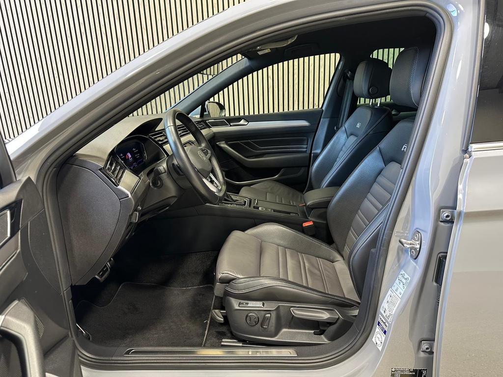 Volkswagen PASSAT VARIANT 2023 г. Серый, пробег 33860 км