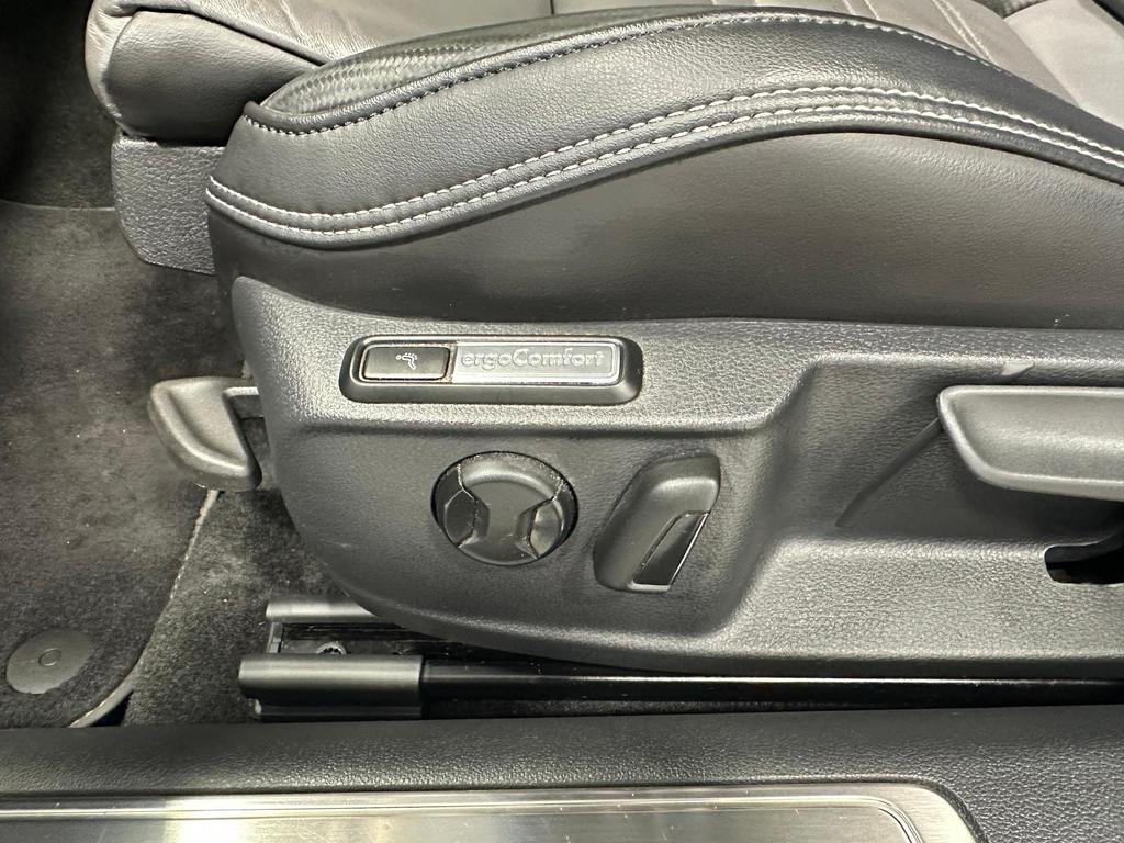 Volkswagen PASSAT VARIANT 2023 г. Серый, пробег 33860 км