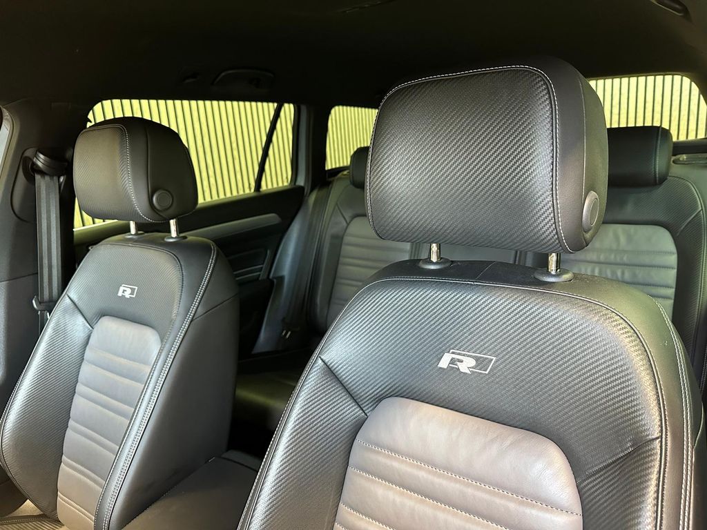 Volkswagen PASSAT VARIANT 2023 г. Серый, пробег 33860 км