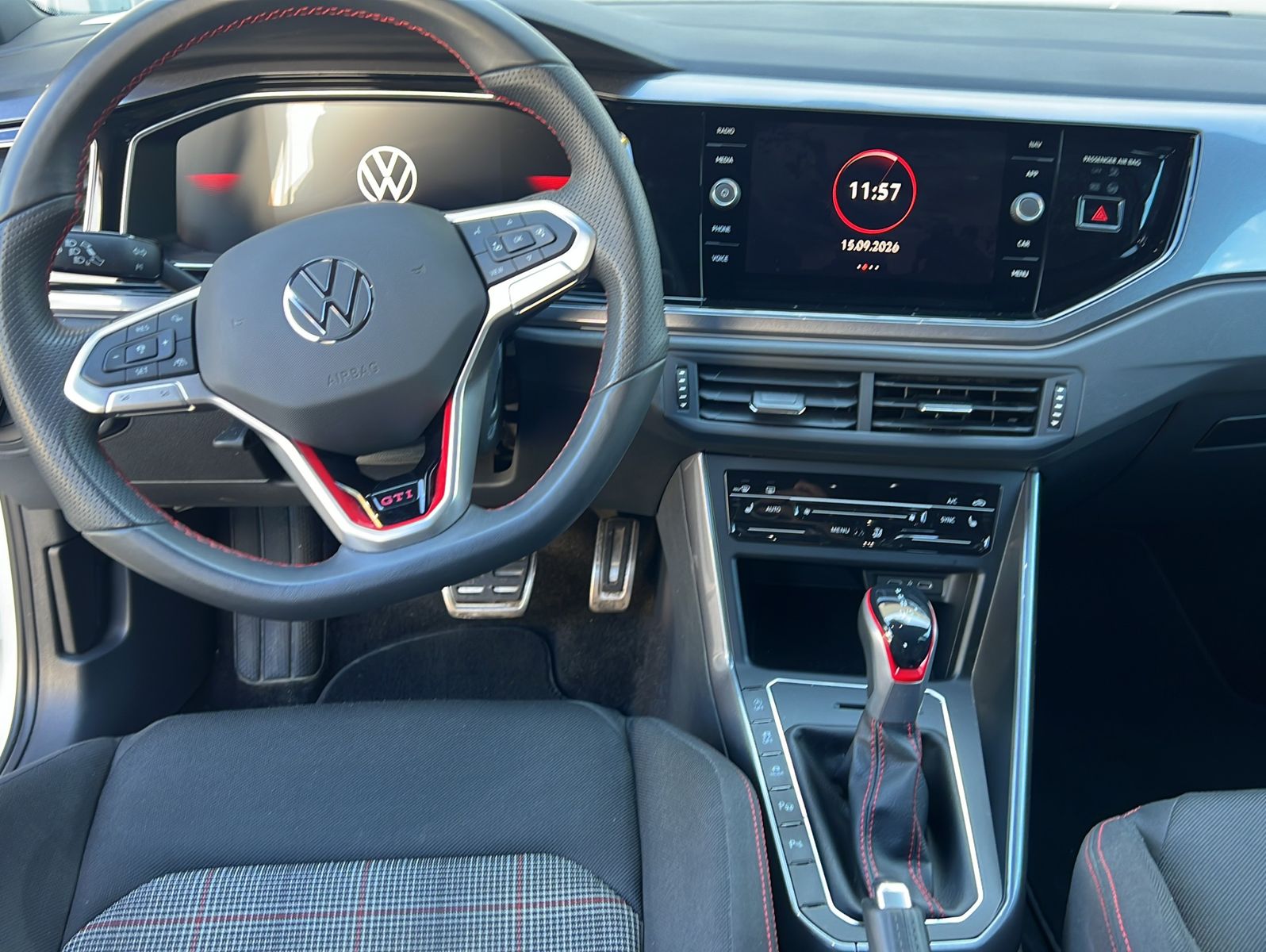 Volkswagen Polo 2025 г. Белый, пробег 25940 км