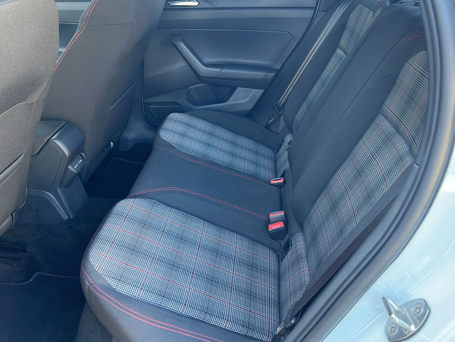 Volkswagen Polo 2025 г. Белый, пробег 25940 км