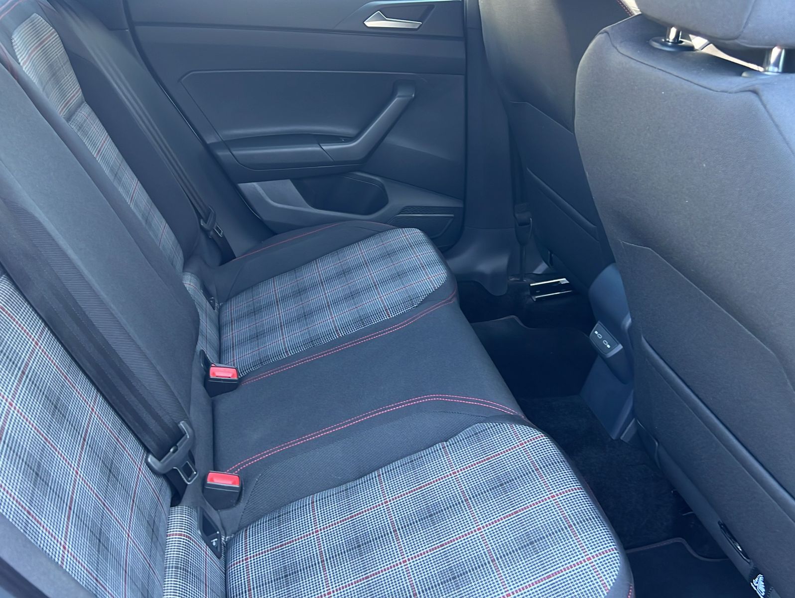 Volkswagen Polo 2025 г. Белый, пробег 25940 км